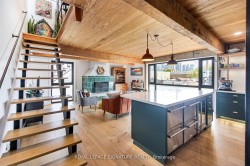 6 Littlehayes Lane  Toronto, ON M5T 1L8