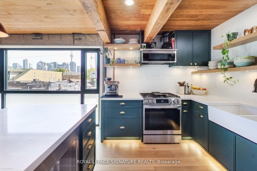 6 Littlehayes Lane, Toronto, ON - Indoor Photo Showing Kitchen With Upgraded Kitchen