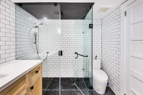 6 Littlehayes Lane, Toronto, ON - Indoor Photo Showing Bathroom