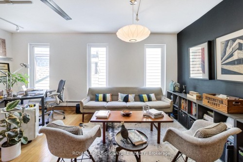 6 Littlehayes Lane, Toronto, ON - Indoor Photo Showing Living Room