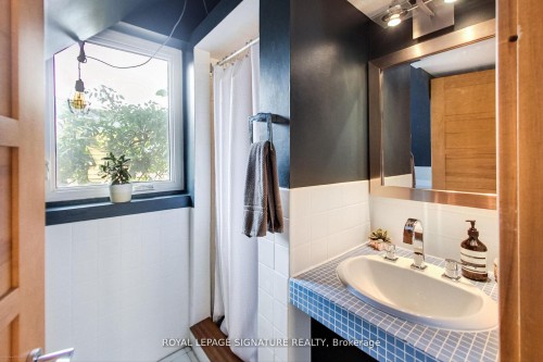 6 Littlehayes Lane, Toronto, ON - Indoor Photo Showing Bathroom