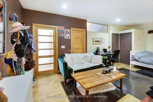 6 Littlehayes Lane, Toronto, ON - Indoor Photo Showing Living Room