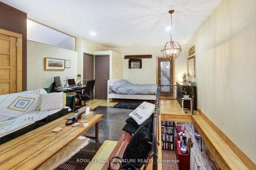 6 Littlehayes Lane, Toronto, ON - Indoor Photo Showing Living Room