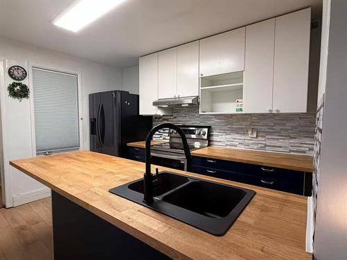 30 Barrington Ave, Winnipeg, MB - Indoor Photo Showing Kitchen With Double Sink