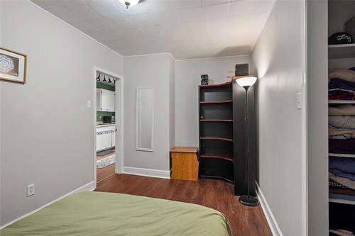 283 Oakland Ave, Winnipeg, MB - Indoor Photo Showing Bedroom