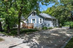 283 Oakland AVE  Winnipeg, MB R2G 0B1