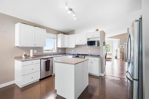 62 Baytree Crt, Winnipeg, MB - Indoor Photo Showing Kitchen