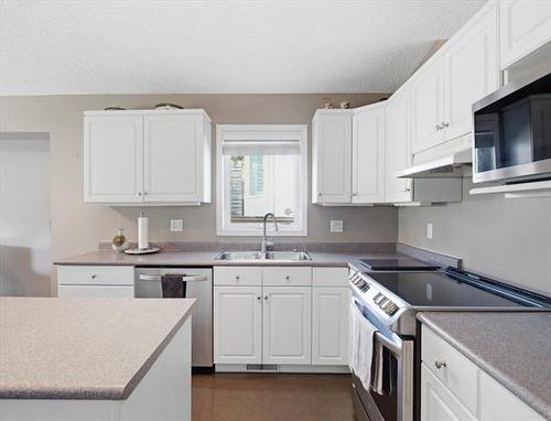 62 Baytree Crt, Winnipeg, MB - Indoor Photo Showing Kitchen With Double Sink