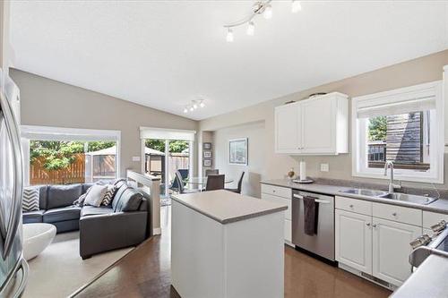 62 Baytree Crt, Winnipeg, MB - Indoor Photo Showing Kitchen With Double Sink