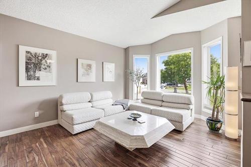 62 Baytree Crt, Winnipeg, MB - Indoor Photo Showing Living Room
