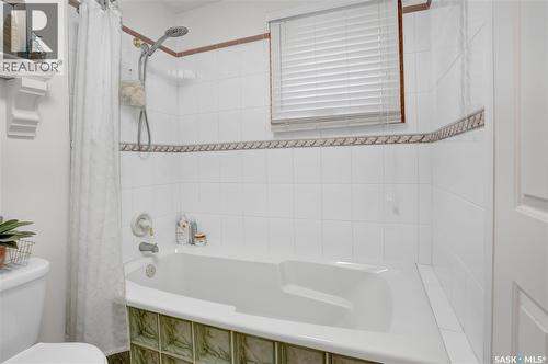 1623 General Crescent, Moose Jaw, SK - Indoor Photo Showing Bathroom
