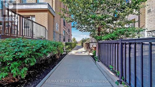 240 - 10 FOUNDRY AVENUE , Toronto, Ontario M6H 0A6 4