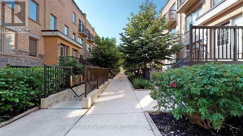 240 - 10 FOUNDRY AVENUE , Toronto, Ontario M6H 0A6 5