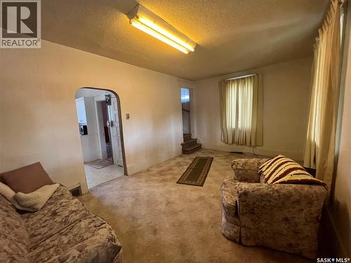 311 7Th Avenue E, Assiniboia, SK - Indoor Photo Showing Other Room