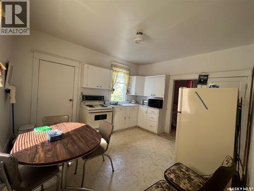 311 7Th Avenue E, Assiniboia, SK - Indoor