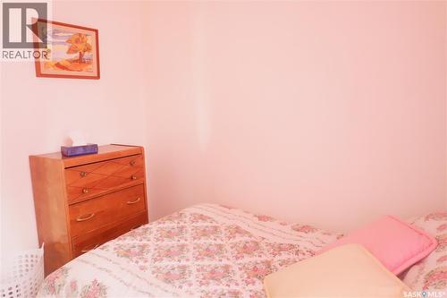 311 7Th Avenue E, Assiniboia, SK - Indoor Photo Showing Bedroom