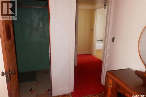 311 7Th Avenue E, Assiniboia, SK - Indoor Photo Showing Other Room