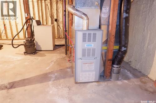 311 7Th Avenue E, Assiniboia, SK - Indoor Photo Showing Basement