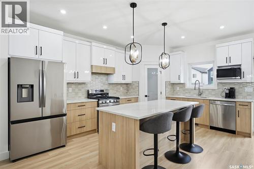 342 Sharma Crescent, Saskatoon, SK - Indoor Photo Showing Kitchen With Stainless Steel Kitchen With Upgraded Kitchen