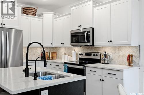 147 3220 11Th Street, Saskatoon, SK - Indoor Photo Showing Kitchen With Double Sink With Upgraded Kitchen