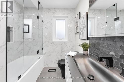 4230 Bloor Street W, Toronto, ON - Indoor Photo Showing Bathroom