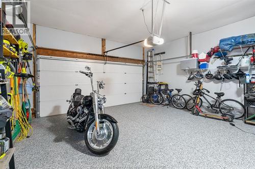 538 Michael Crescent, Lasalle, ON - Indoor Photo Showing Garage