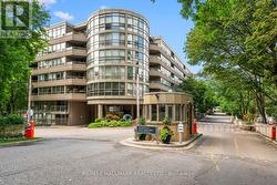 108 - 18 LOWER VILLAGE GATE Toronto, ON M5P 3M1