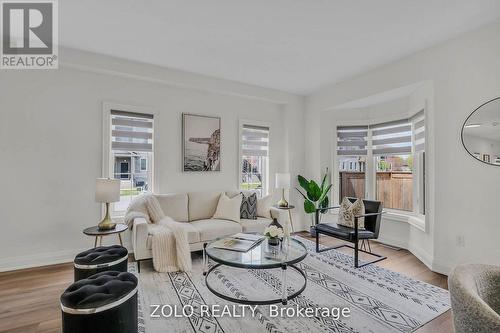 37 Prospect Way, Whitby, ON - Indoor Photo Showing Living Room