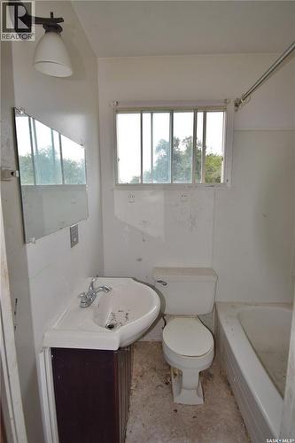 664 7Th Street E, Prince Albert, SK - Indoor Photo Showing Bathroom