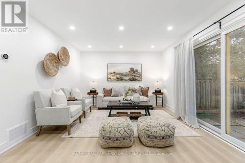 Living Room - 75 - 270 Timberbank Boulevard, Toronto, ON - Indoor Photo Showing Living Room