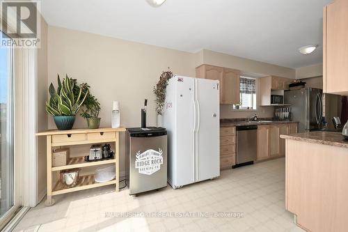 Kitchen - 92 Splinter Crescent, Ottawa, ON - Indoor Photo Showing Kitchen