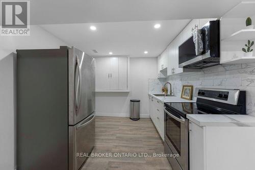 1412 Seaview Drive, Mississauga, ON - Indoor Photo Showing Kitchen With Upgraded Kitchen
