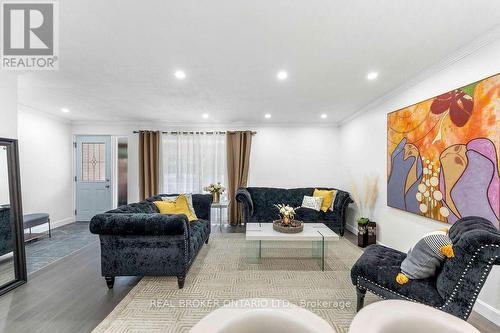 1412 Seaview Drive, Mississauga, ON - Indoor Photo Showing Living Room