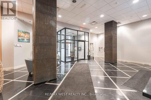817 - 2737 KEELE STREET , Toronto, Ontario M3M 2E9 2