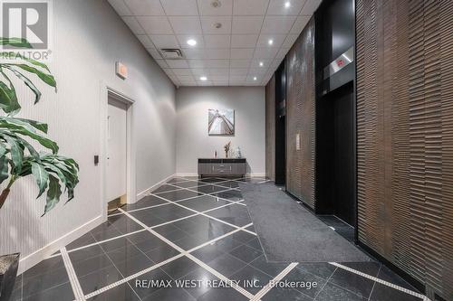 817 - 2737 KEELE STREET , Toronto, Ontario M3M 2E9 3