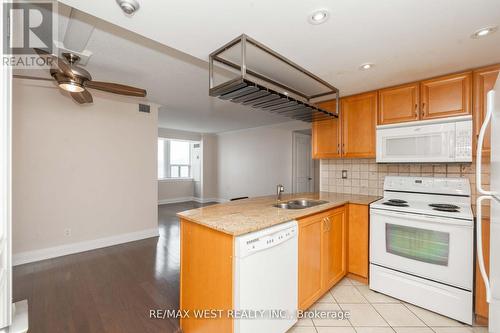 817 - 2737 KEELE STREET , Toronto, Ontario M3M 2E9 5