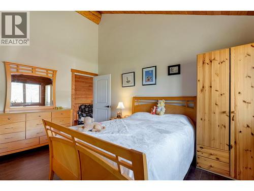 9371 6 Highway, Coldstream, BC - Indoor Photo Showing Bedroom