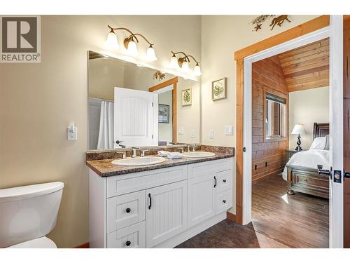 9371 6 Highway, Coldstream, BC - Indoor Photo Showing Bathroom