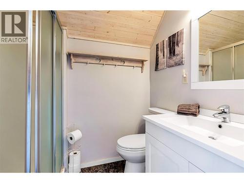 9371 6 Highway, Coldstream, BC - Indoor Photo Showing Bathroom