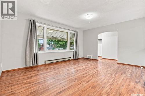 1915 Dufferin Avenue, Saskatoon, SK - Indoor