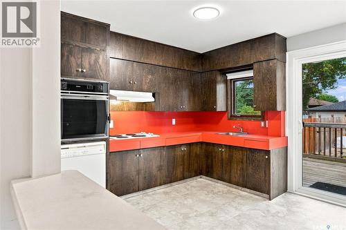 1915 Dufferin Avenue, Saskatoon, SK - Indoor Photo Showing Kitchen