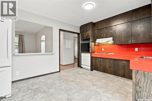 1915 Dufferin Avenue, Saskatoon, SK - Indoor Photo Showing Kitchen