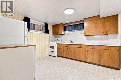 1915 Dufferin Avenue, Saskatoon, SK - Indoor Photo Showing Kitchen
