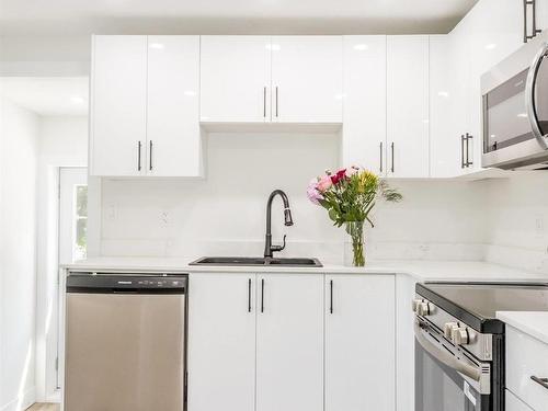 155 Wiley Avenue, Windsor, NS - Indoor Photo Showing Kitchen With Double Sink With Upgraded Kitchen