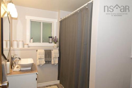 1027 Marie Crescent, Kentville, NS - Indoor Photo Showing Bathroom