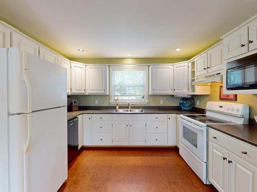 2671 Mountain View Road, Coldbrook, NS - Indoor Photo Showing Kitchen