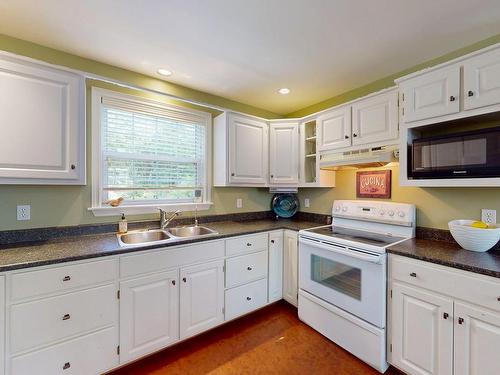 2671 Mountain View Road, Coldbrook, NS - Indoor Photo Showing Kitchen With Double Sink