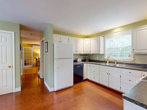 2671 Mountain View Road, Coldbrook, NS - Indoor Photo Showing Kitchen With Double Sink