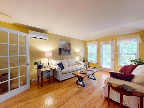 2671 Mountain View Road, Coldbrook, NS - Indoor Photo Showing Living Room