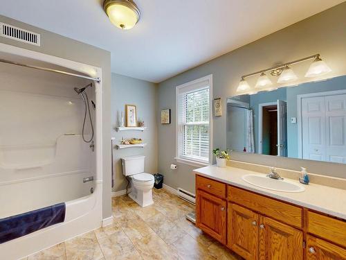 2671 Mountain View Road, Coldbrook, NS - Indoor Photo Showing Bathroom